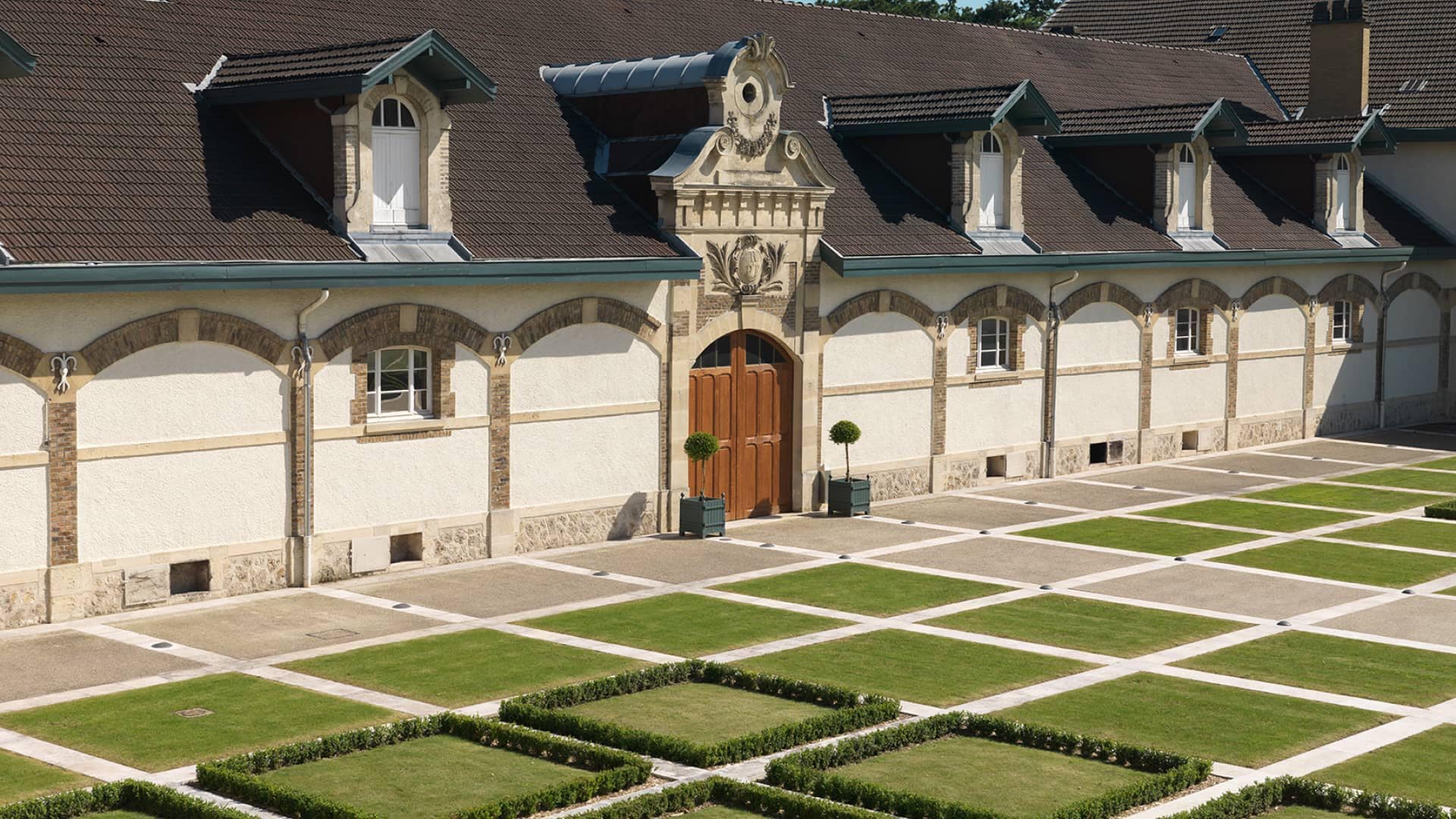 Ruinart Champagne House: Private Tour 2024 - Reims