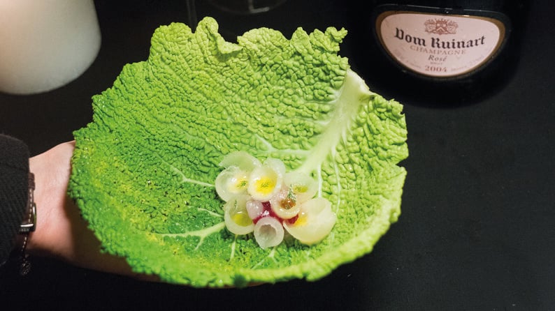 In a leaf, Chef's gesture
